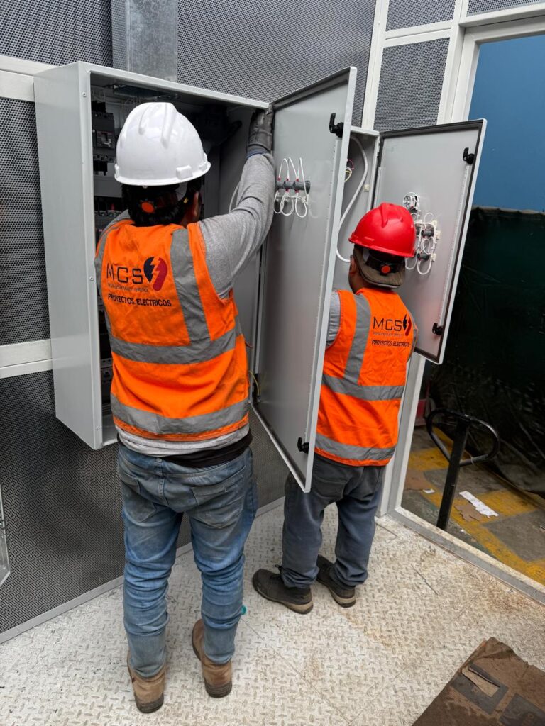 Tablero Eléctrico Industrial — Komatsu